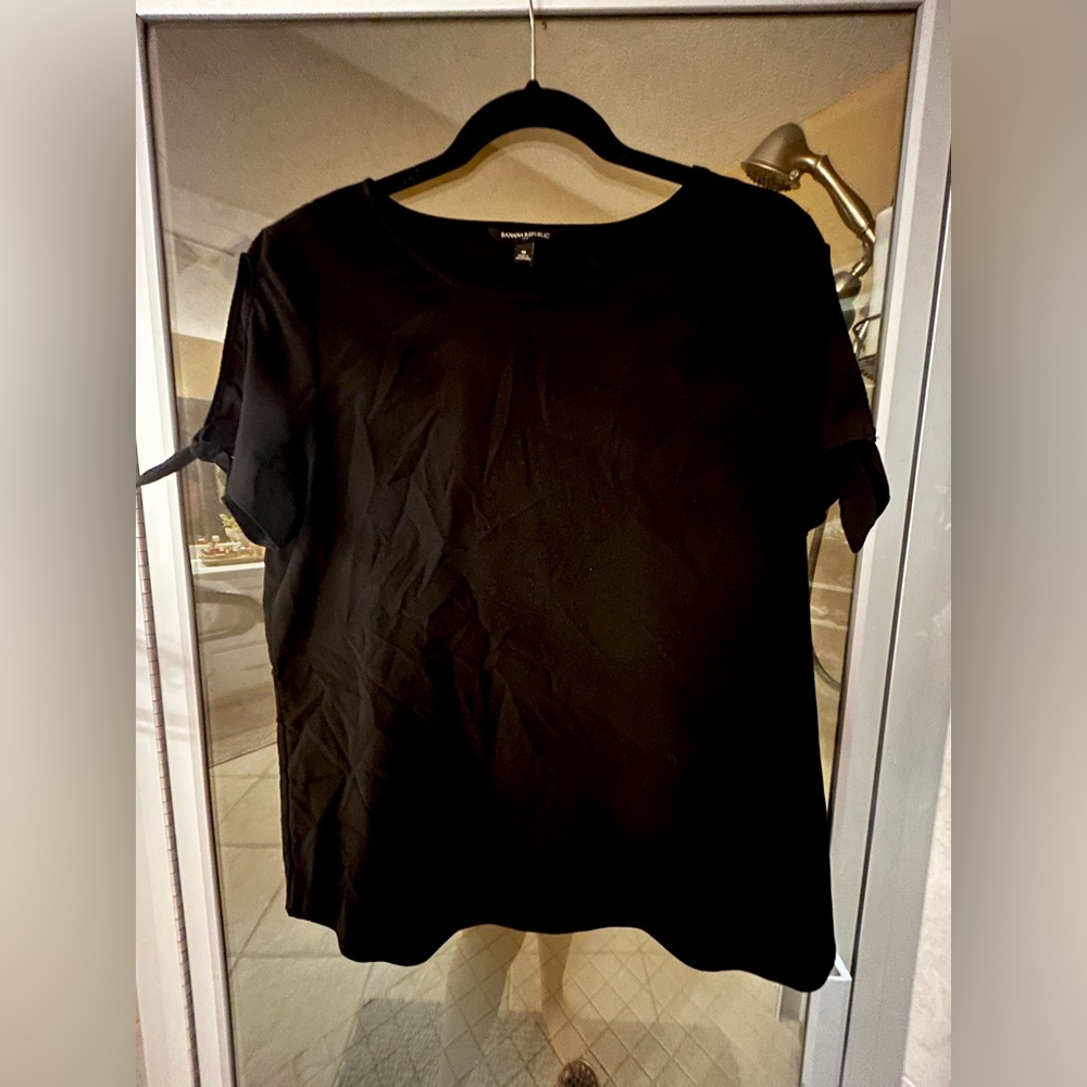 black banana republic tshirt
